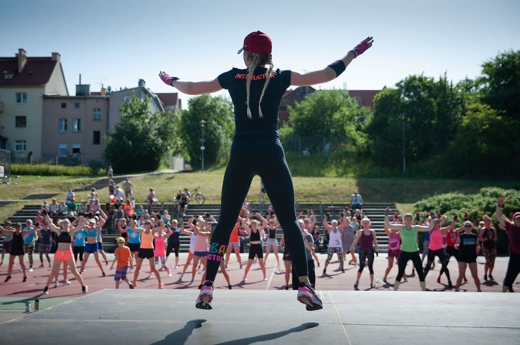 La Zumba, c’est quoi ? Origines, bienfaits et variantes dévoilés